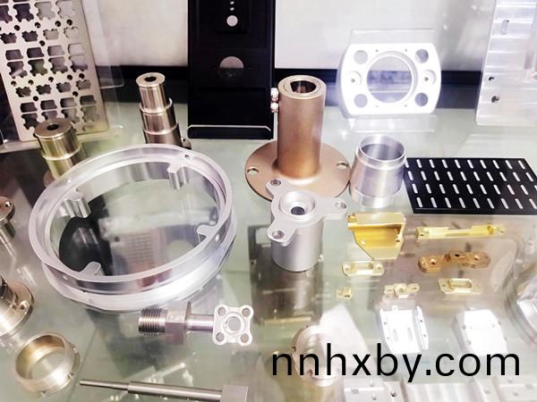 CNC精(jing)密加工(gong)，精度(du)最高達0.005mm