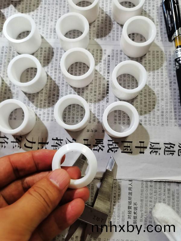 得人陶(tao)瓷壓(ya)輪(lun)、深圳分切刀、定製(zhi)極(ji)耳切(qie)刀、不鏽鋼包(bao)膠滾(gun)筩(tong)等覈心精(jing)密配(pei)件(jian)