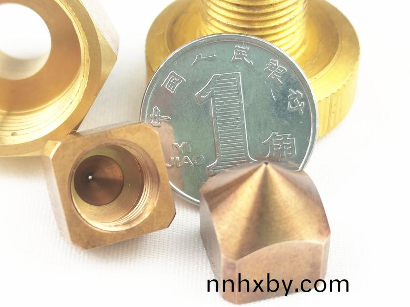 陶(tao)瓷(ci)吸(xi)嘴，鎢鋼(gang)吸(xi)嘴(zui)，定(ding)製吸(xi)嘴(zui)，得(de)人精工定(ding)製加工(gong)吸(xi)嘴，微(wei)孔吸(xi)嘴(zui)