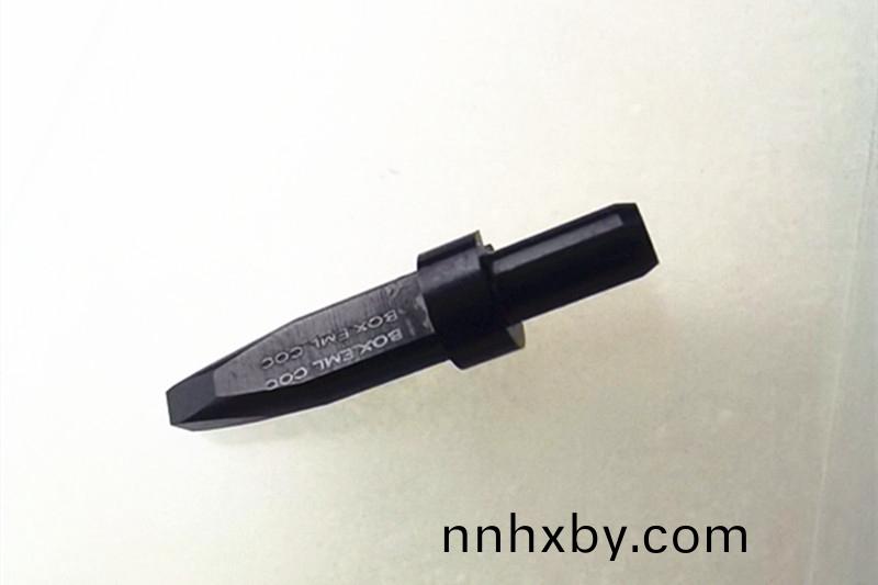陶瓷吸(xi)嘴(zui)，鎢鋼(gang)吸(xi)嘴，定製吸(xi)嘴，得人(ren)精工定製(zhi)加(jia)工吸嘴(zui)，微(wei)孔(kong)吸(xi)嘴(zui)